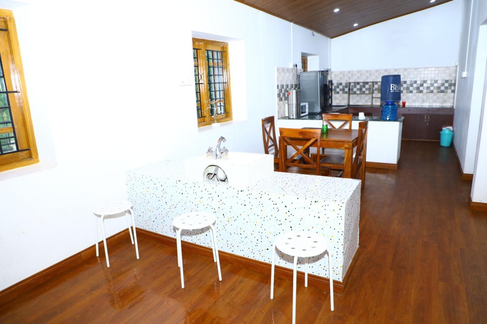 Little Valley Villa Уті Екстер'єр фото